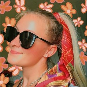 Meet your Posher, Kelly